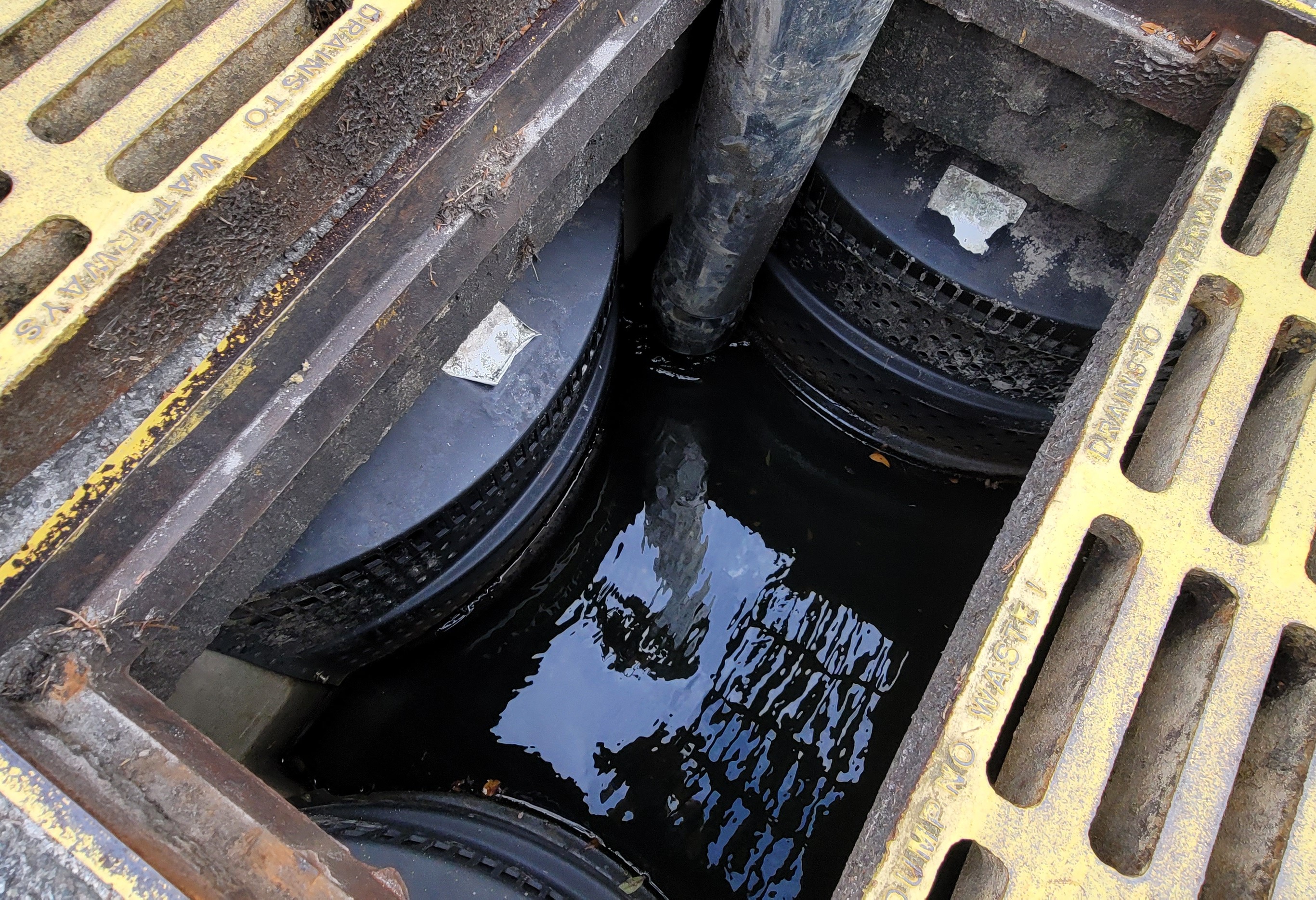 Stormwater infiltration system allowing runoff to soak into soil