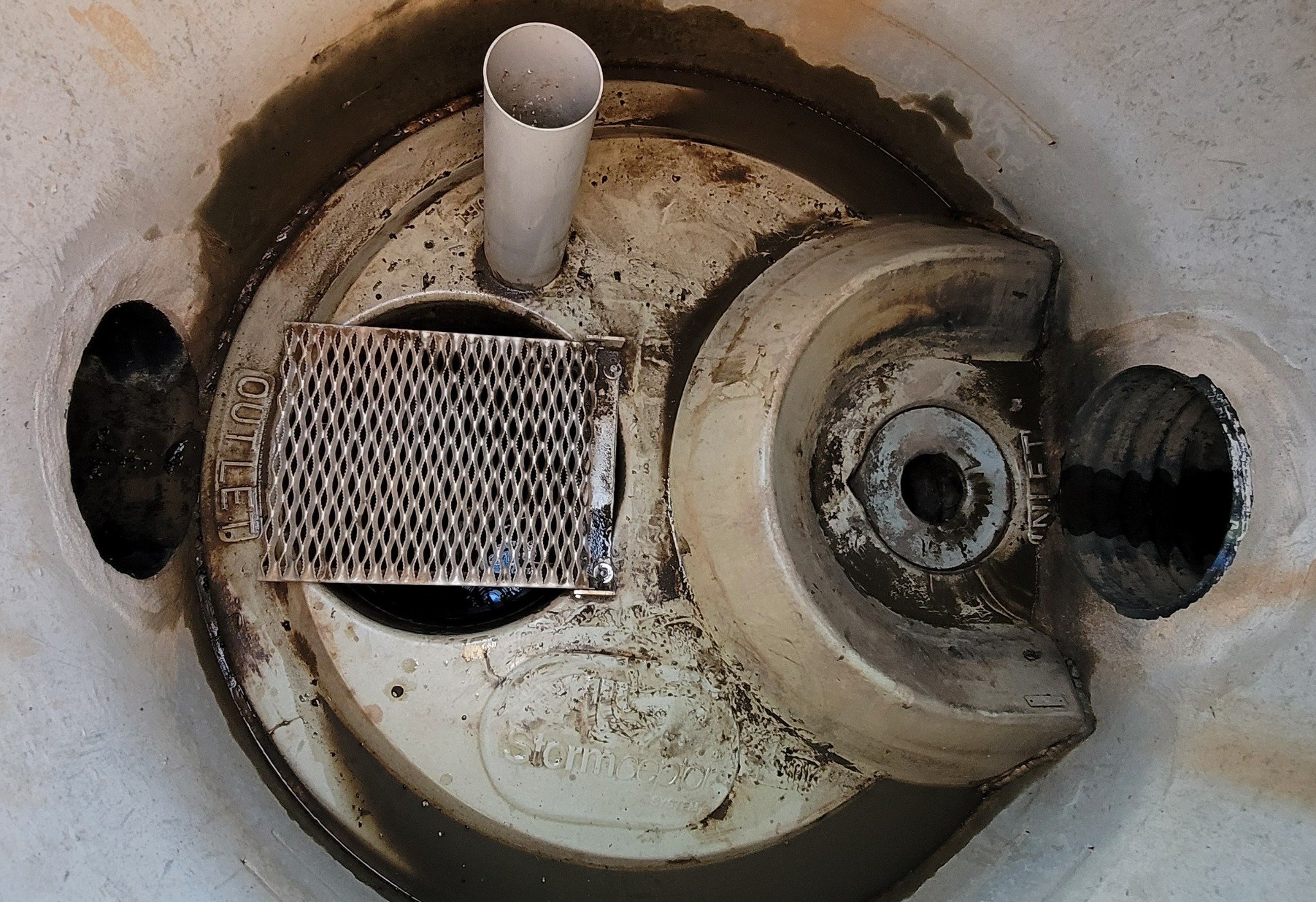 Hydrodynamic separator system removing sediment and debris from stormwater